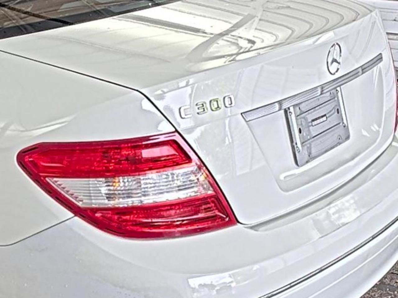 Used 2009 Mercedes-Benz C 300 Sedan image 9