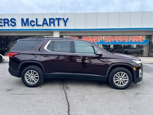 Used 2022 Chevrolet Traverse LT image 3