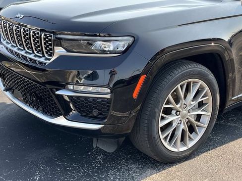 Used 2023 Jeep Grand Cherokee Summit AWD/4WD image 9