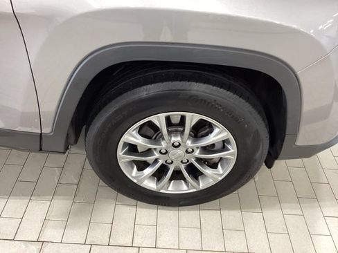 Used 2019 Jeep Cherokee Latitude Plus w/ Comfort/Convenience Group AWD/4WD image 21