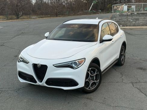Used 2022 Alfa Romeo Stelvio Sprint image 2