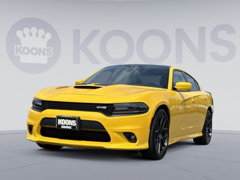 Used 2017 Dodge Charger R/T RWD image 1