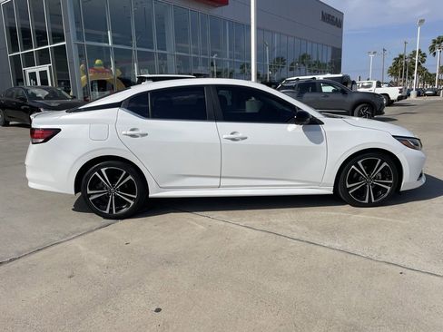 Certified 2022 Nissan Sentra SR w/ SR Premium Package image 2