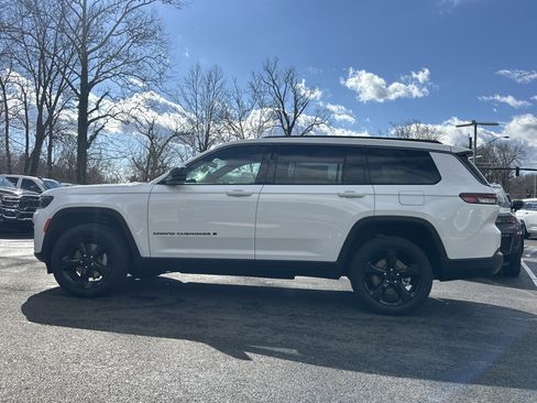 New 2026 Jeep Grand Cherokee L Limited w/ Limited Altitude Package AWD/4WD image 24
