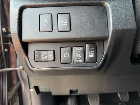 Used 2020 Toyota Tacoma TRD Off-Road w/ TRD Premium Off Road Package AWD/4WD image 27