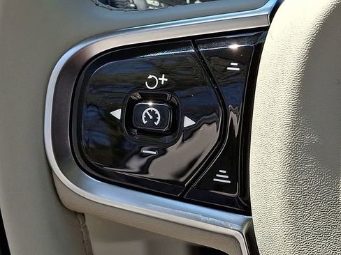 Used 2023 Volvo XC60 B6 Ultimate w/ Climate Package image 22