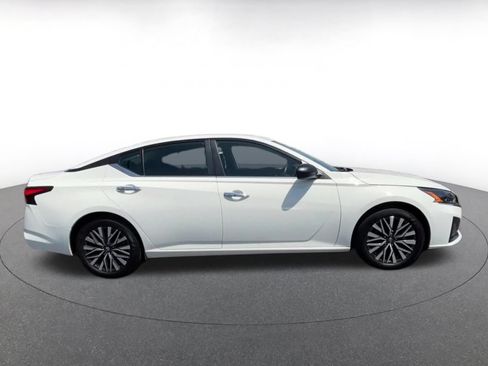 Used 2025 Nissan Altima 2.5 SV FWD image 16