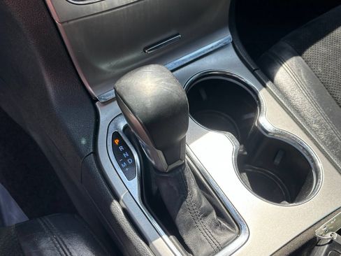 Used 2018 Jeep Grand Cherokee Altitude AWD/4WD image 19