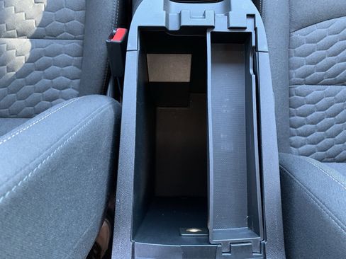 Used 2018 Chevrolet Equinox LT image 27