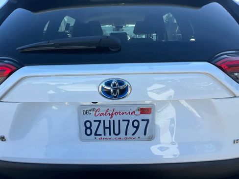 Used 2021 Toyota RAV4 LE AWD/4WD image 19