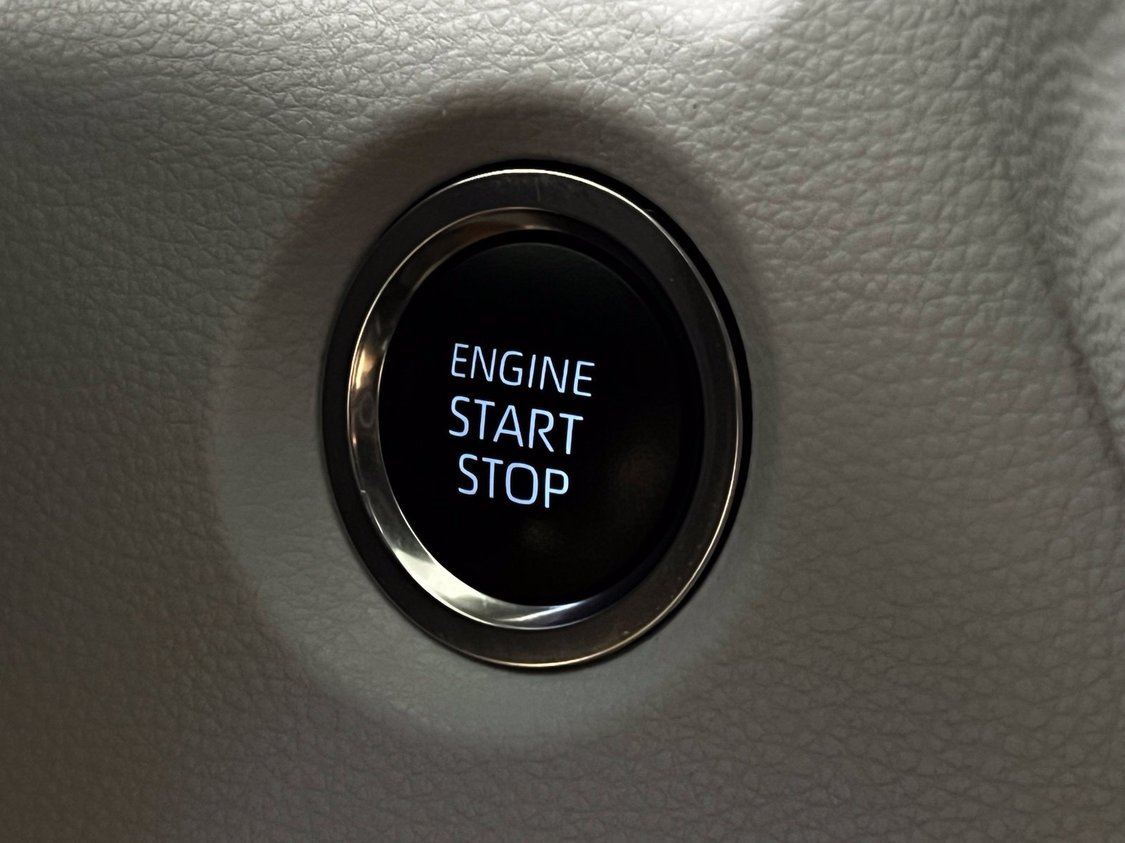 Used 2025 Toyota Corolla SE w/ Convenience Package FWD image 19