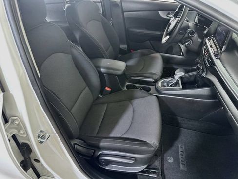 Used 2023 Kia Forte LXS w/ LXS Technology Package FWD image 10
