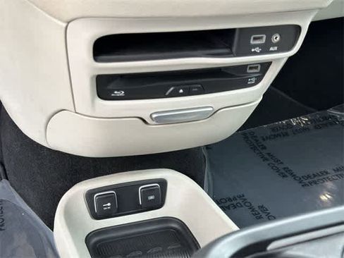 Used 2017 Chrysler Pacifica Limited w/ UConnect Theater Package image 26