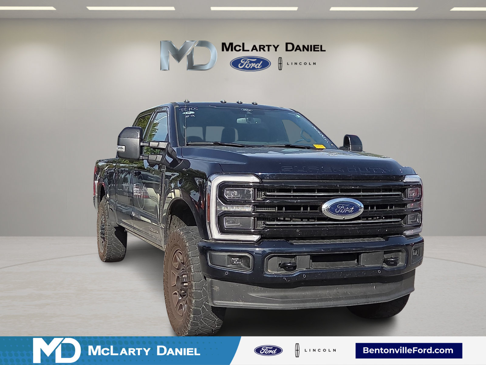 Used 2025 Ford F250 Platinum AWD/4WD image 1