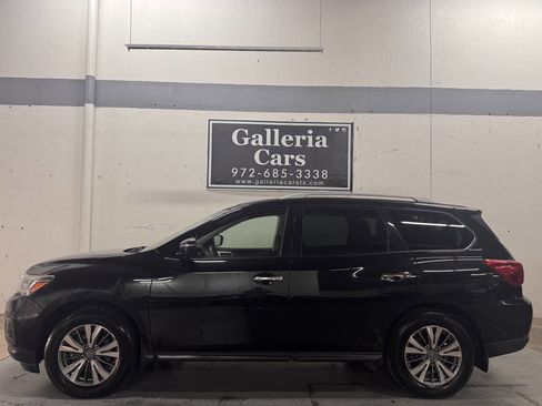 Used 2020 Nissan Pathfinder S FWD image 1