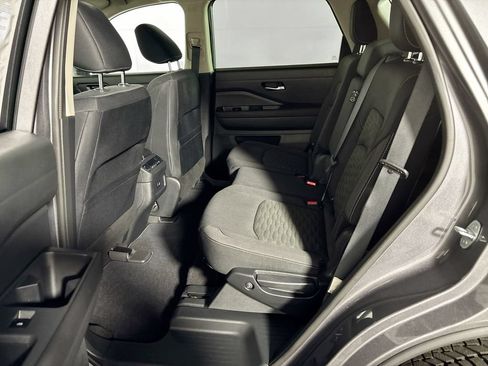 Used 2022 Nissan Pathfinder SV AWD/4WD image 19
