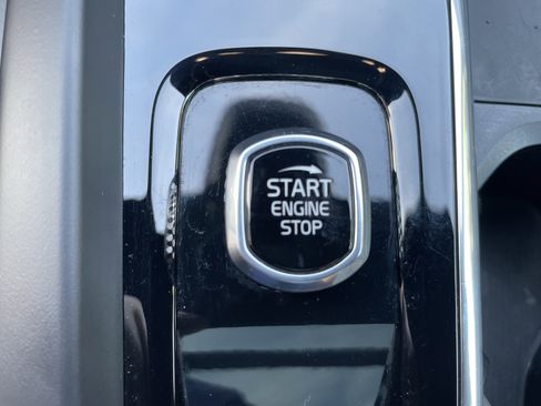 Used 2022 Volvo XC60 B5 R-Design image 54