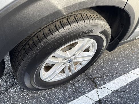 Used 2022 Ford Explorer XLT image 8