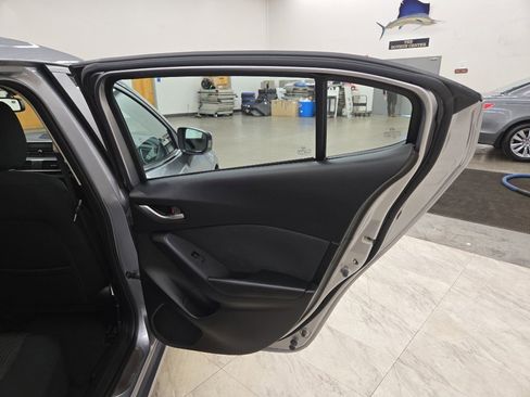 Used 2014 MAZDA MAZDA3 i Touring image 23