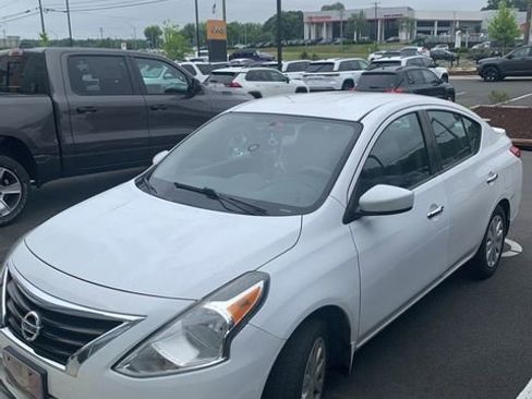Used 2015 Nissan Versa SV FWD image 15