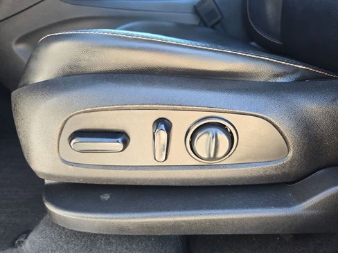 Used 2018 Chevrolet Equinox Premier image 14