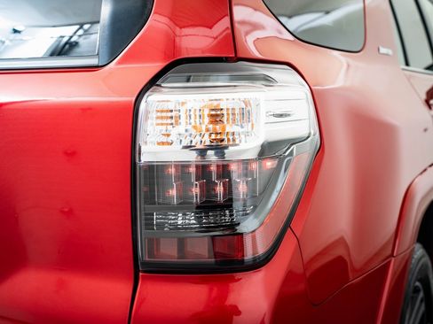 Used 2018 Toyota 4Runner Limited image 9