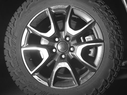 Used 2025 Jeep Compass Trailhawk image 13