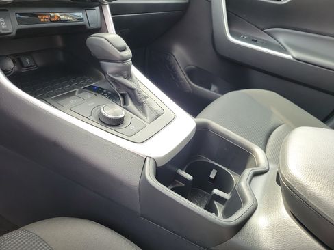 Used 2022 Toyota RAV4 LE AWD/4WD image 29