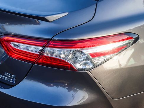 Used 2019 Toyota Camry XLE image 8