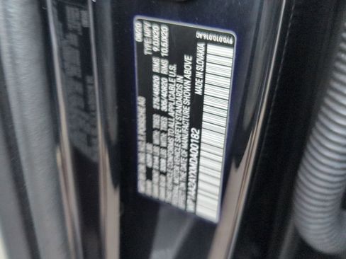 Used 2021 Porsche Cayenne w/ Premium Package image 17