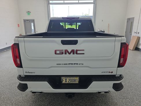 Used 2025 GMC Sierra 1500 AT4 w/ AT4 Premium Package AWD/4WD image 4