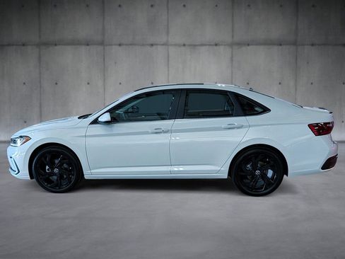 New 2026 Volkswagen Jetta SE FWD image 2