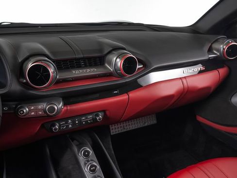 Used 2021 Ferrari 812 GTS RWD image 28