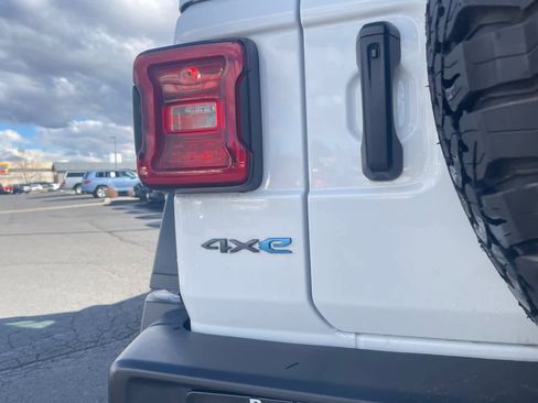 Used 2021 Jeep Wrangler Unlimited Rubicon 4xe image 12