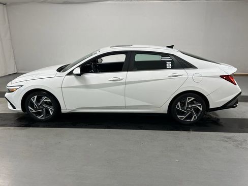 Used 2024 Hyundai Elantra SEL w/ Convenience Package FWD image 6