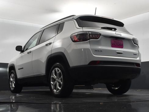 Used 2024 Jeep Compass Latitude image 19