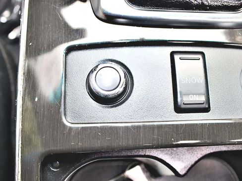 Used 2017 INFINITI QX70 3.7 w/ Premium Package image 21