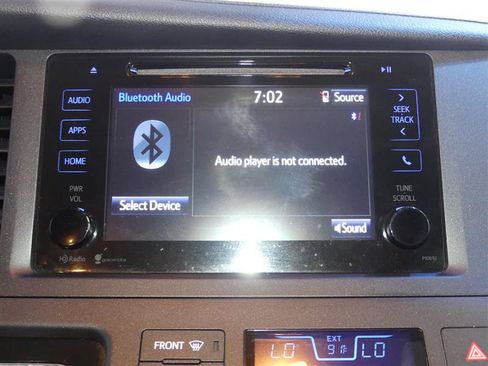 Used 2015 Toyota Sienna XLE FWD image 35