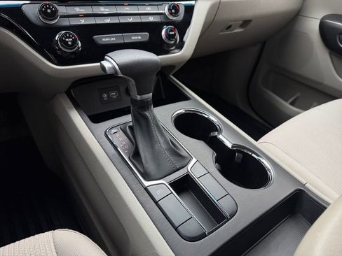Used 2021 Kia Sedona LX FWD image 24