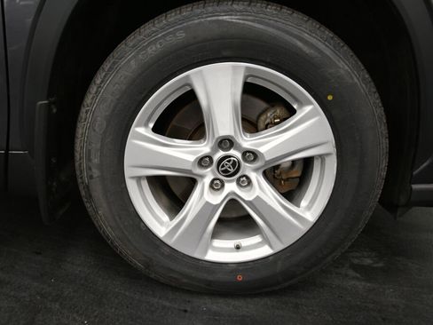 Certified 2024 Toyota Corolla Cross LE image 32