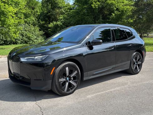 Used 2025 BMW iX xDrive50 AWD/4WD image 2