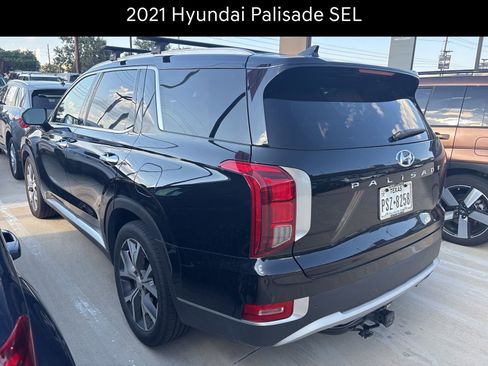 Used 2021 Hyundai Palisade SEL w/ Premium Package FWD image 2