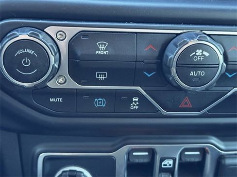 Used 2021 Jeep Wrangler Unlimited Sahara image 34