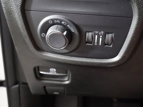 Used 2024 Jeep Grand Cherokee Altitude image 36