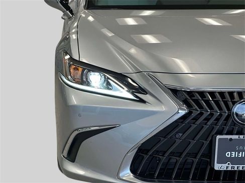 Used 2025 Lexus ES 300h w/ Premium Package image 9
