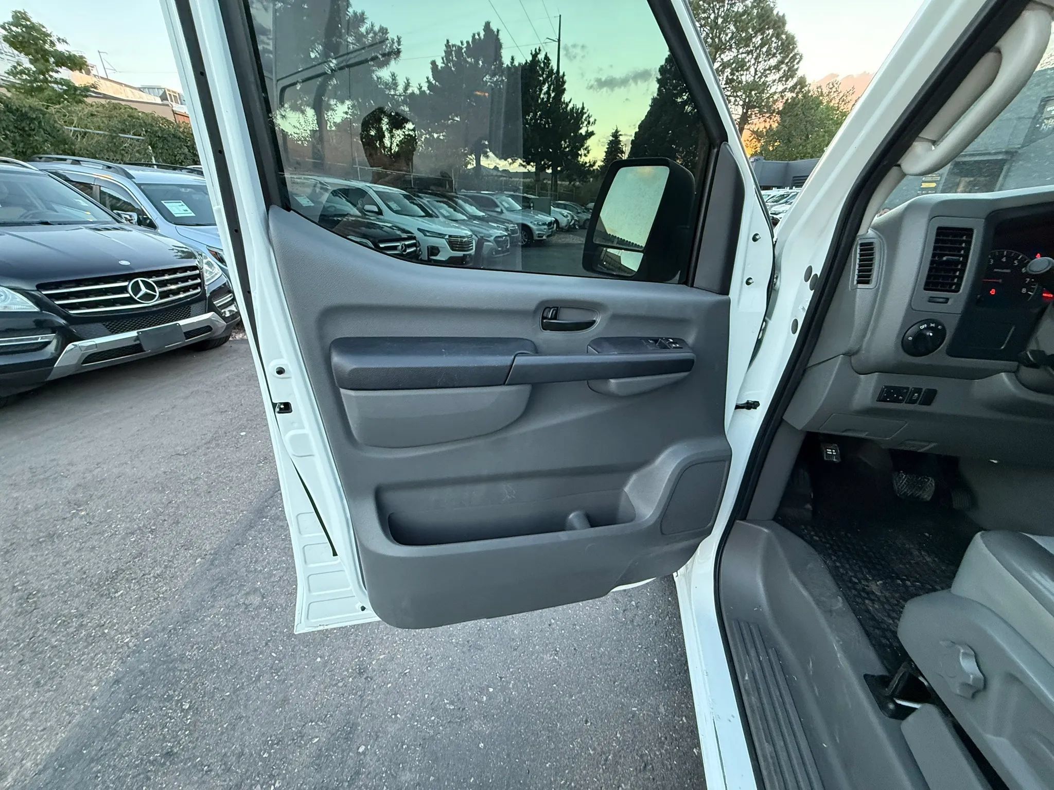 Used 2012 Nissan NV 2500 SV w/ Side Curtain Airbag Pkg RWD image 27