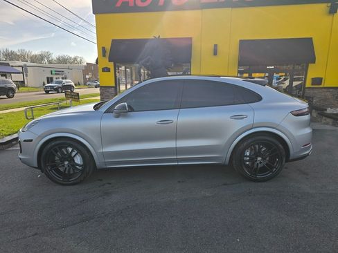 Used 2020 Porsche Cayenne Turbo AWD/4WD image 24