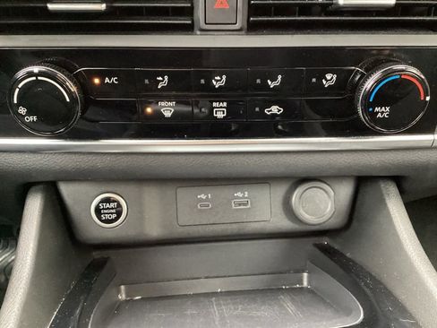 Used 2023 Nissan Rogue S image 21