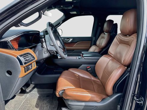 Used 2023 Lincoln Navigator Reserve AWD/4WD image 5