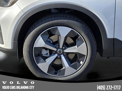 Used 2025 Volvo XC40 B5 Core w/ Protection Package Premier image 31